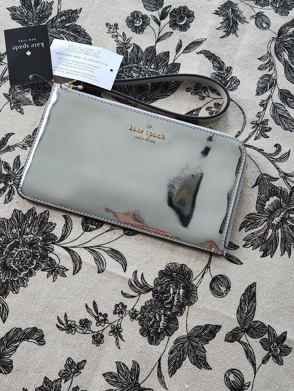 Kate Spade Lucy Medium Mirrored Metallic Wristlet - Silver